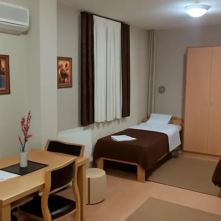 Topcider فندق 2*